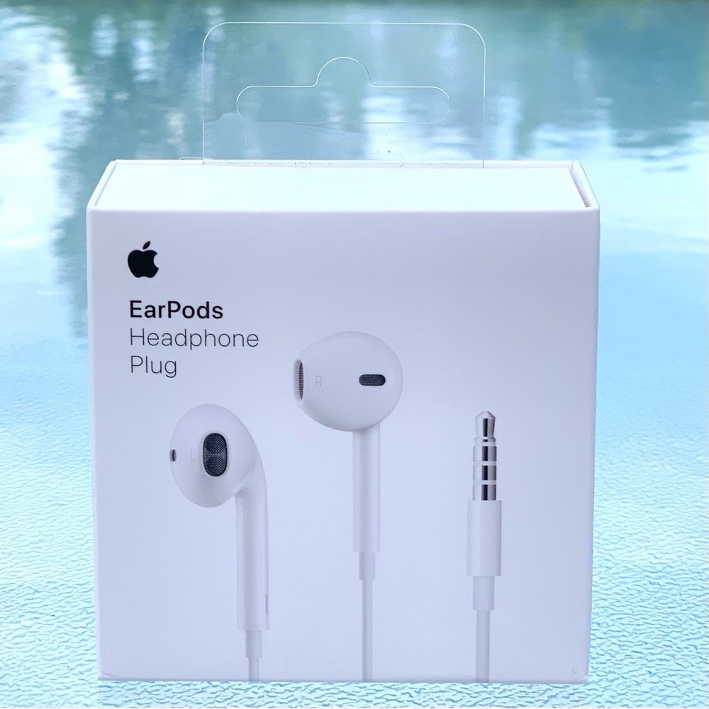 Apple EarPods Headphones with 3.5 mm Plug, Model A1472